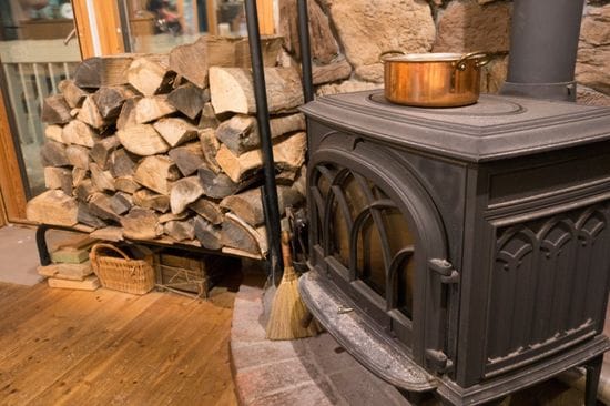 The Advantages of Using a Wood-Burning Cook Stove Oven for Cooking